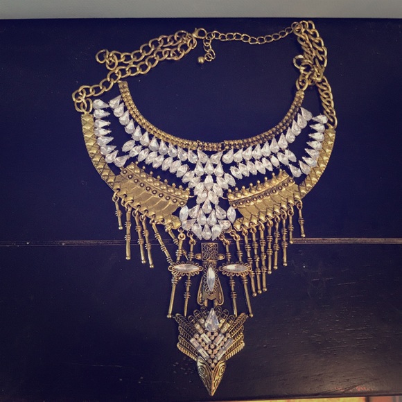 Urban Outfitters Jewelry - Absolutely Stunning Statement Necklace!